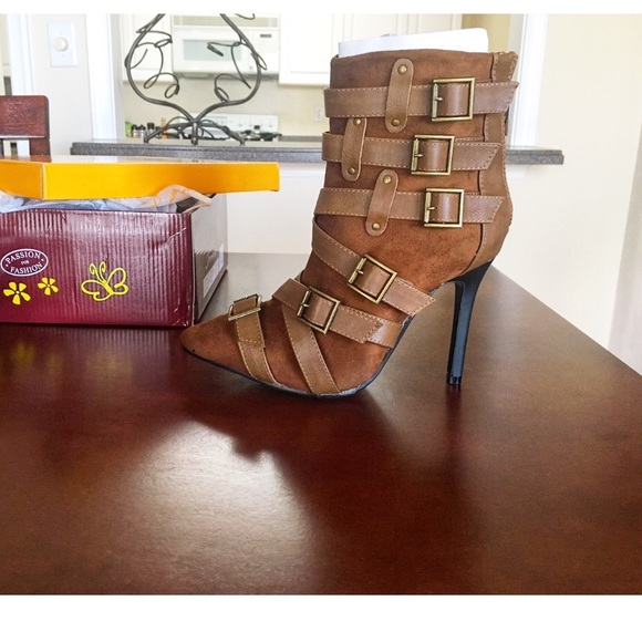 Shoes - 💥LAST ONE💥NWT Multi-Strap/Buckle Ankle Boots